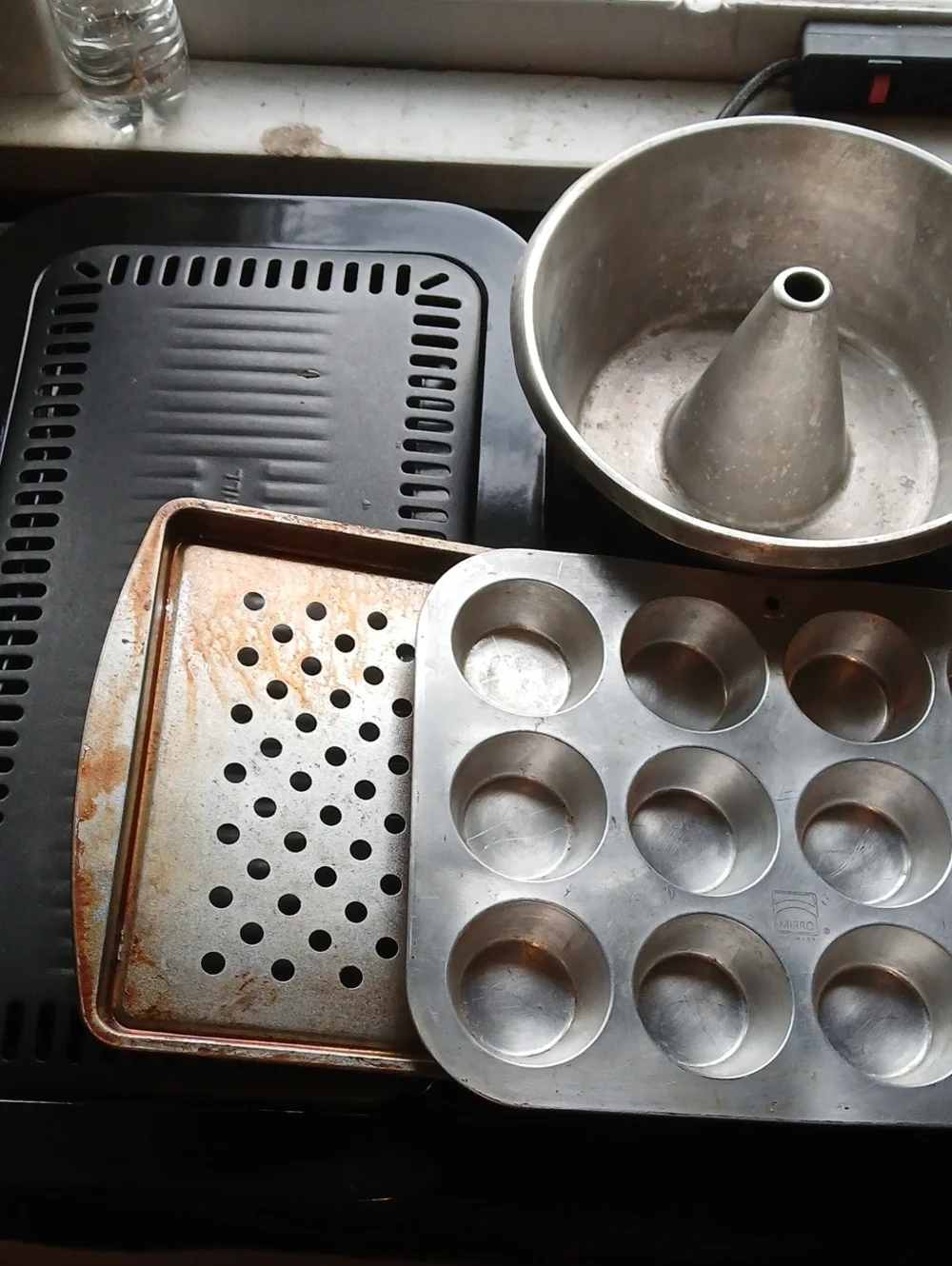 Assorted Metal Bakeware Set - Nonbranded